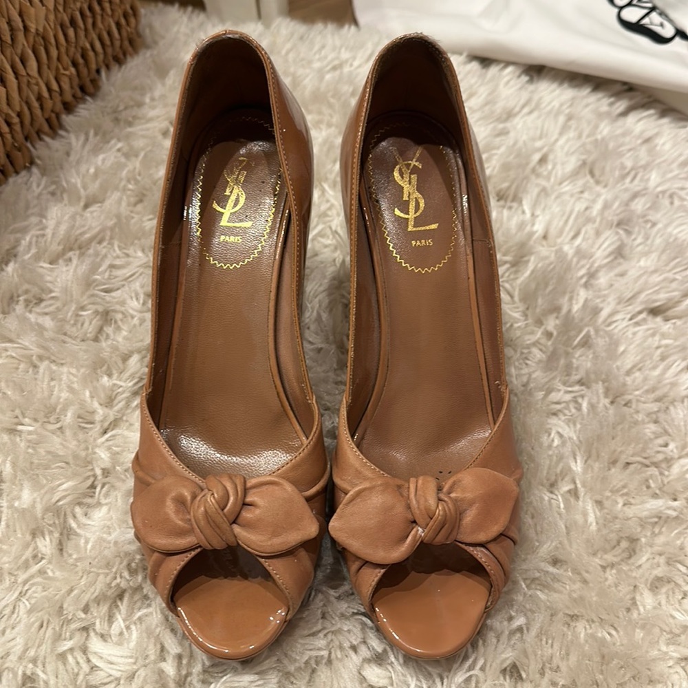 Yves Saint Laurent YSL Platform nude heels 40.5.